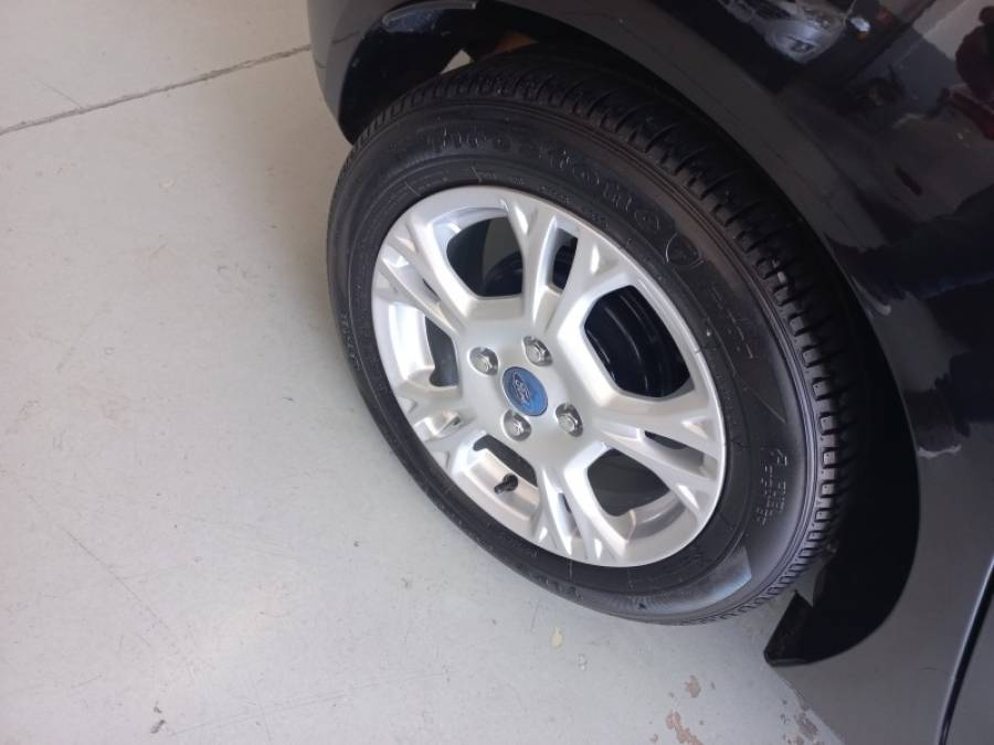 FORD - FIESTA - 2015/2016 - Preta - R$ 49.900,00