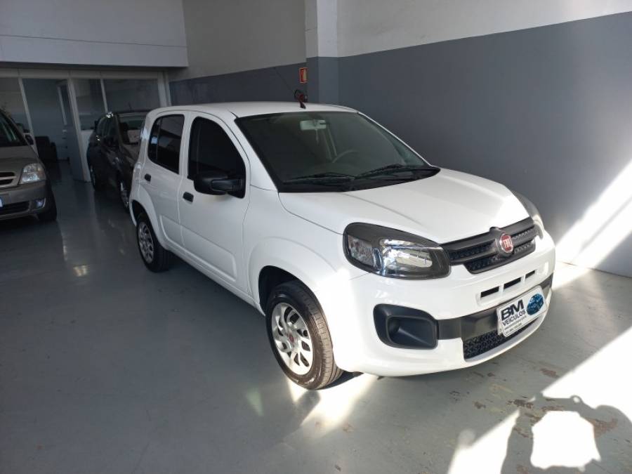 FIAT - UNO - 2020/2021 - Branca - R$ 48.000,00