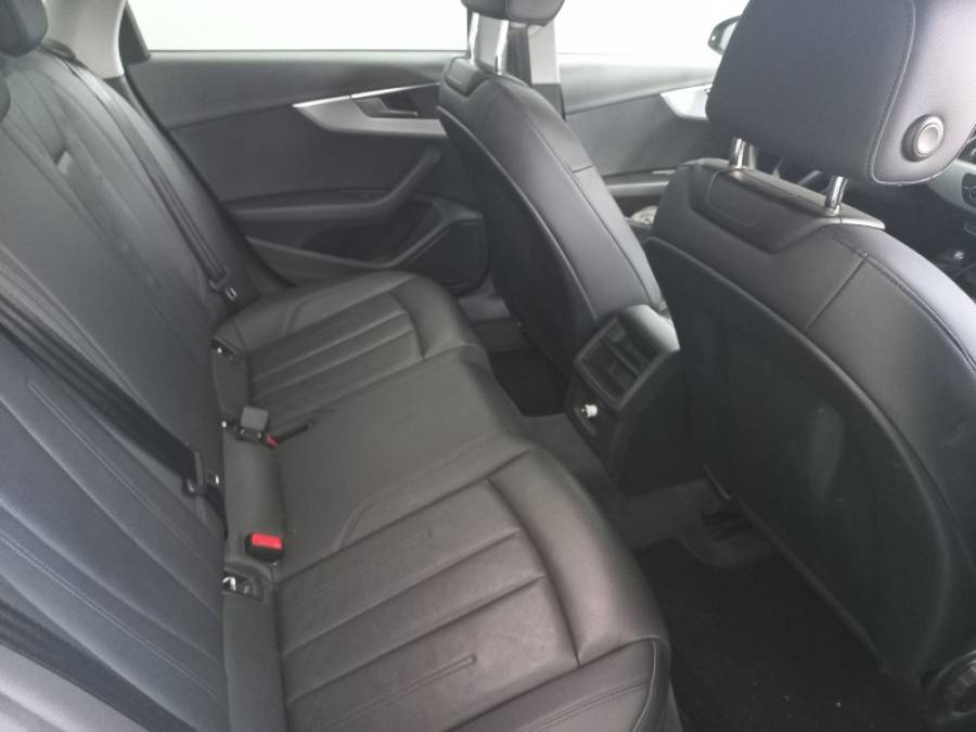 AUDI - A4 - 2018/2018 - Branca - R$ 110.000,00