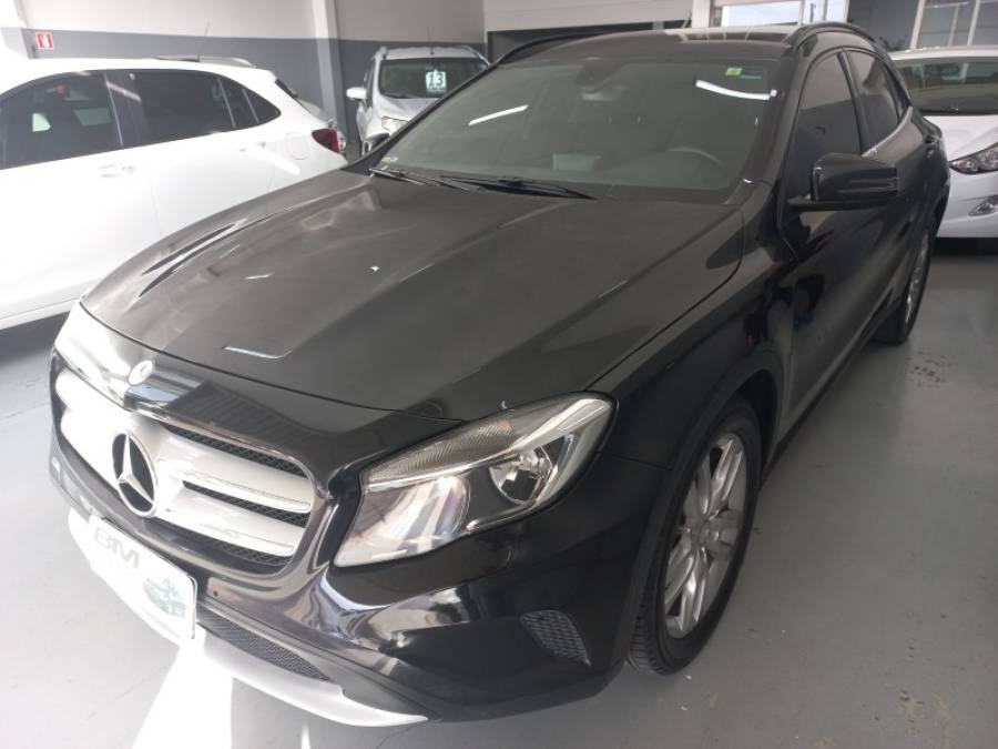 MERCEDES-BENZ - GLA 200 - 2015/2015 - Preta - R$ 103.000,00