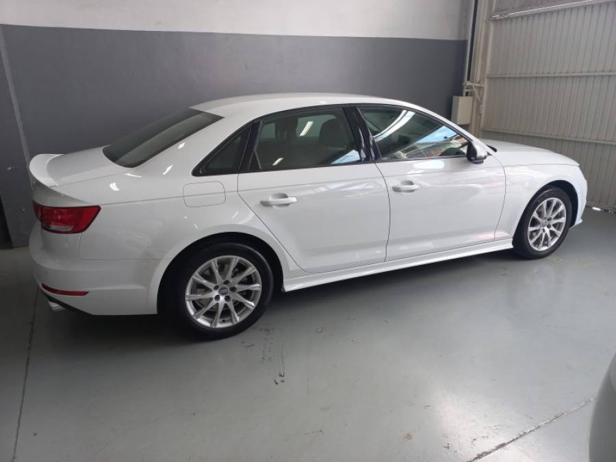 AUDI - A4 - 2018/2018 - Branca - R$ 110.000,00