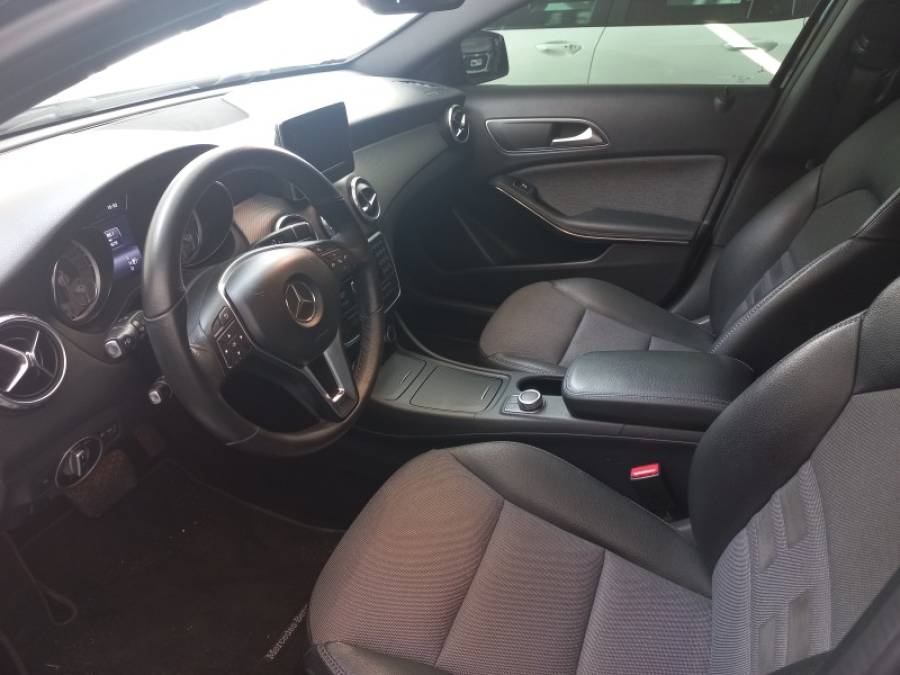 MERCEDES-BENZ - GLA 200 - 2015/2015 - Preta - R$ 103.000,00