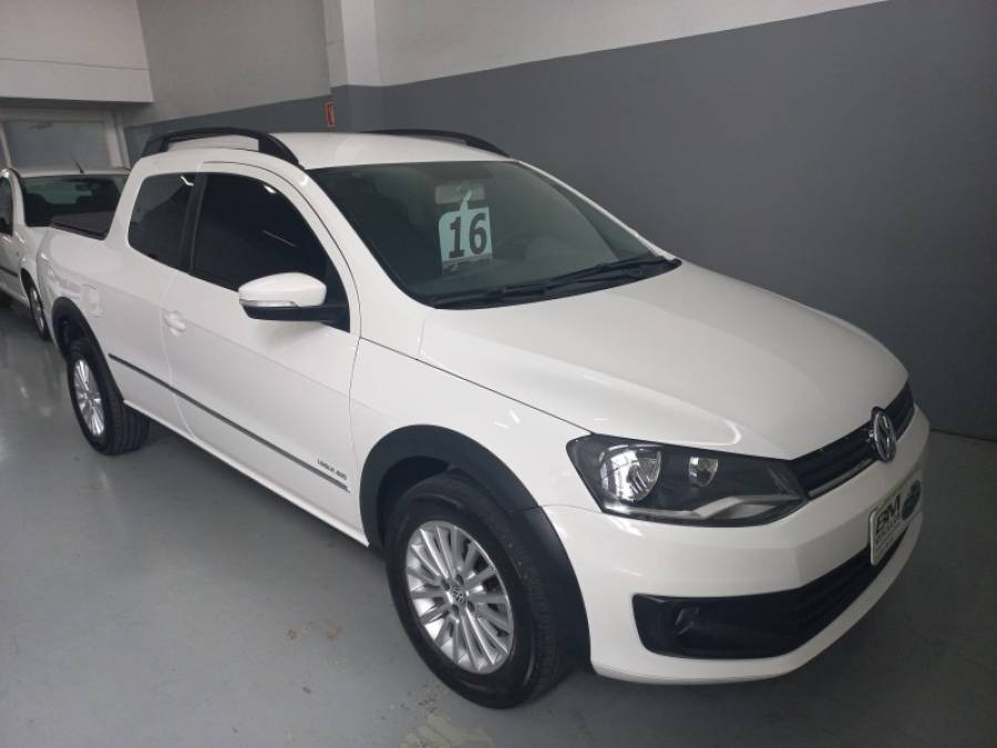 VOLKSWAGEN - SAVEIRO - 2015/2016 - Branca - R$ 68.900,00