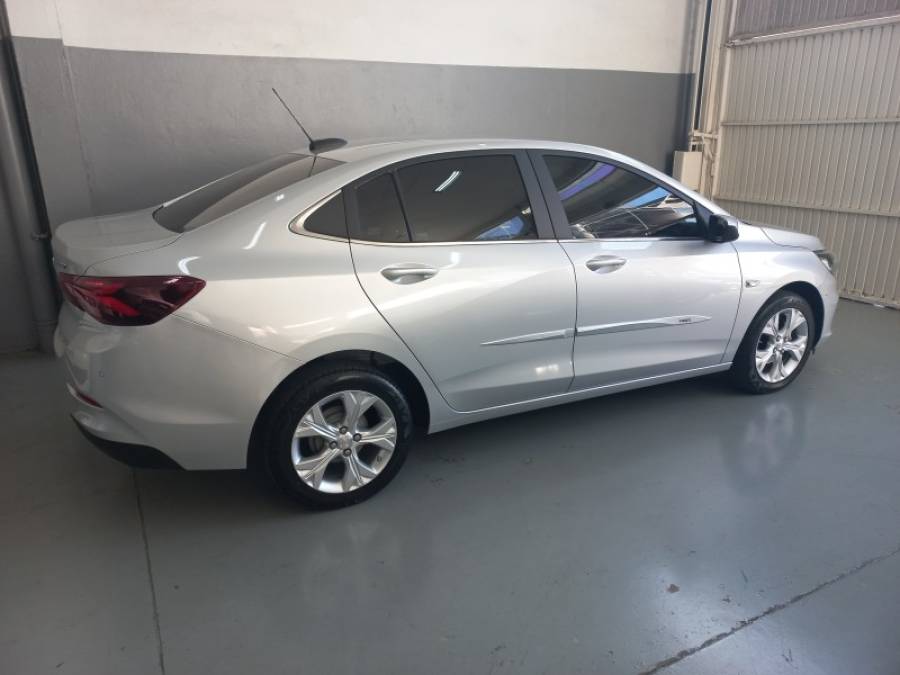 CHEVROLET - ONIX - 2021/2022 - Prata - R$ 82.900,00