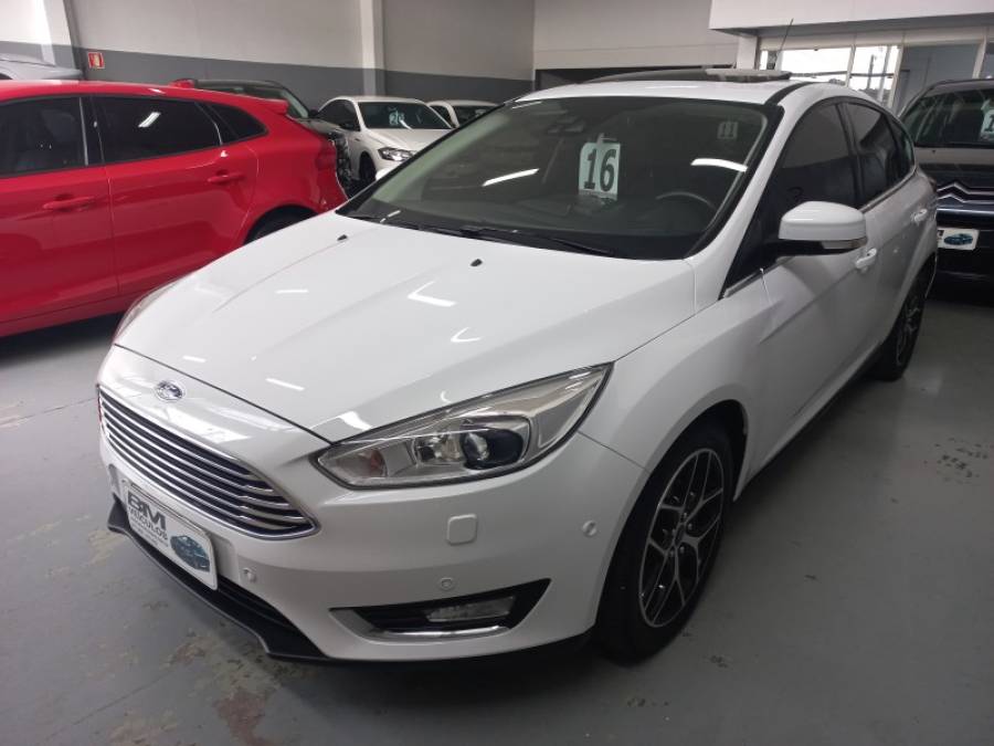 FORD - FOCUS - 2015/2016 - Branca - R$ 73.000,00