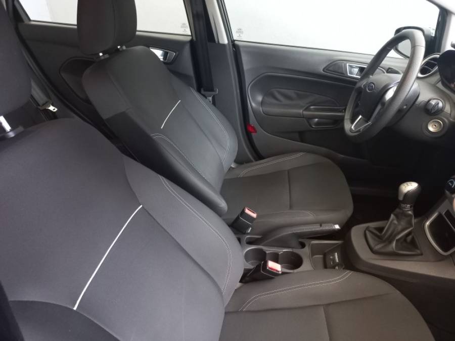 FORD - FIESTA - 2015/2016 - Preta - R$ 49.900,00