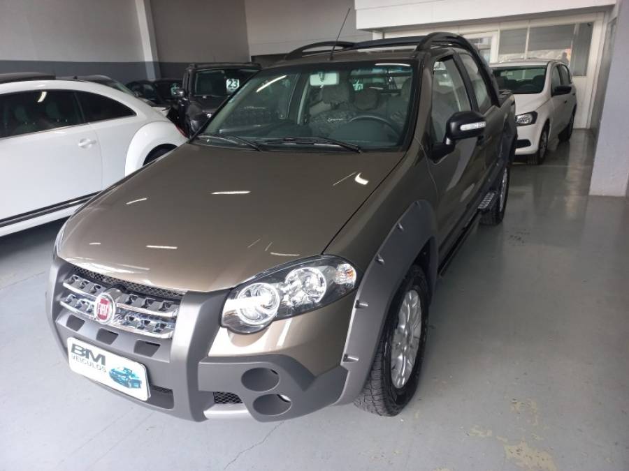 FIAT - STRADA - 2009/2010 - Cinza - R$ 65.000,00