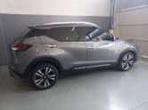 NISSAN - KICKS - 2021/2022 - Cinza - R$ 102.900,00