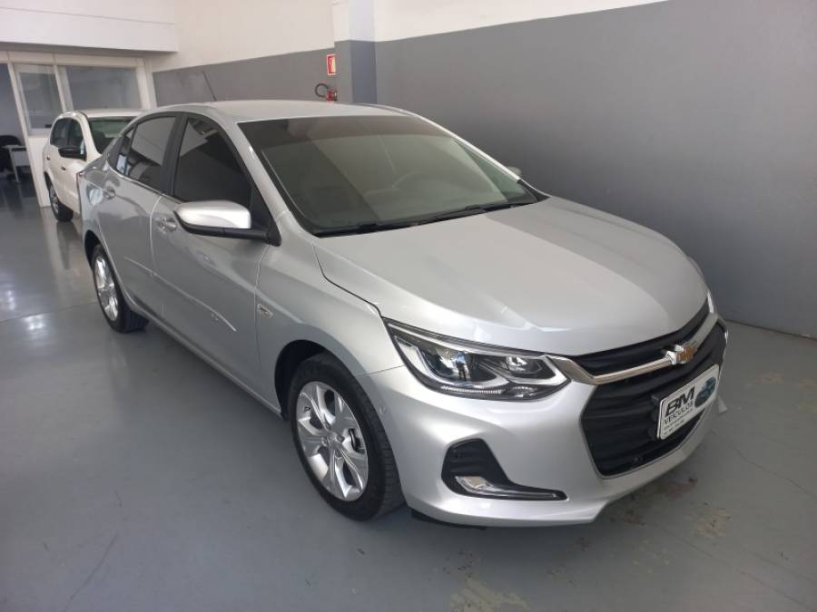 CHEVROLET - ONIX - 2021/2022 - Prata - R$ 82.900,00