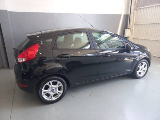 FORD - FIESTA - 2015/2016 - Preta - R$ 49.900,00