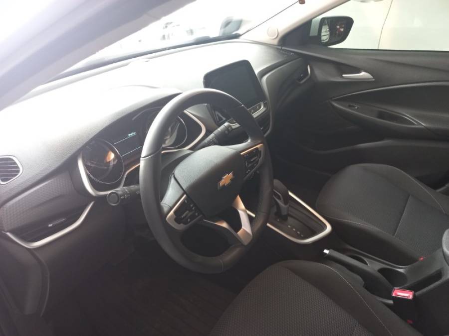 CHEVROLET - ONIX - 2022/2023 - Branca - R$ 89.000,00